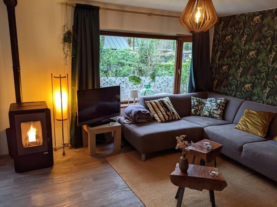 Sfeervol Chaletje In Een Rustige Bosrijke Omgeving Diessen Exterior photo